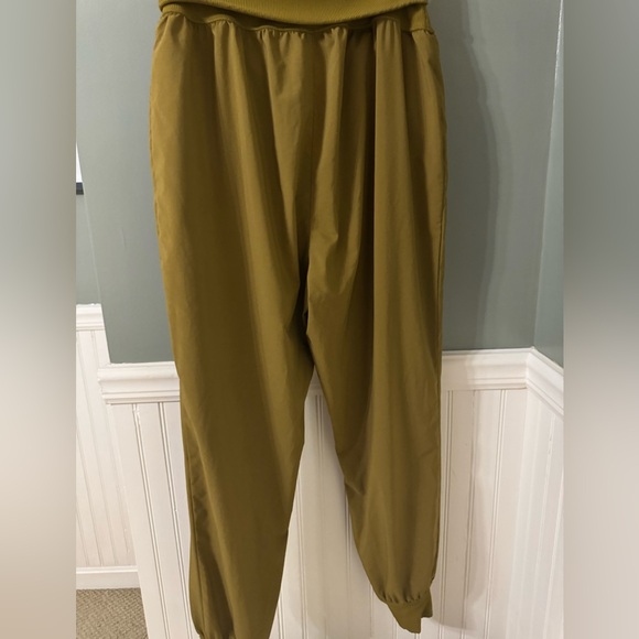 Aerie Offline Joggers Roll Top Medium - Picture 4 of 5